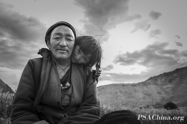 02.������Ʒ��������������������Ů��Zahi and granddaughter.jpg