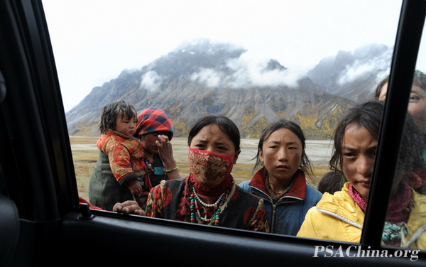 05.�¾�����Ʒ����İ����STRANGENESS UNFAMILIAR.jpg