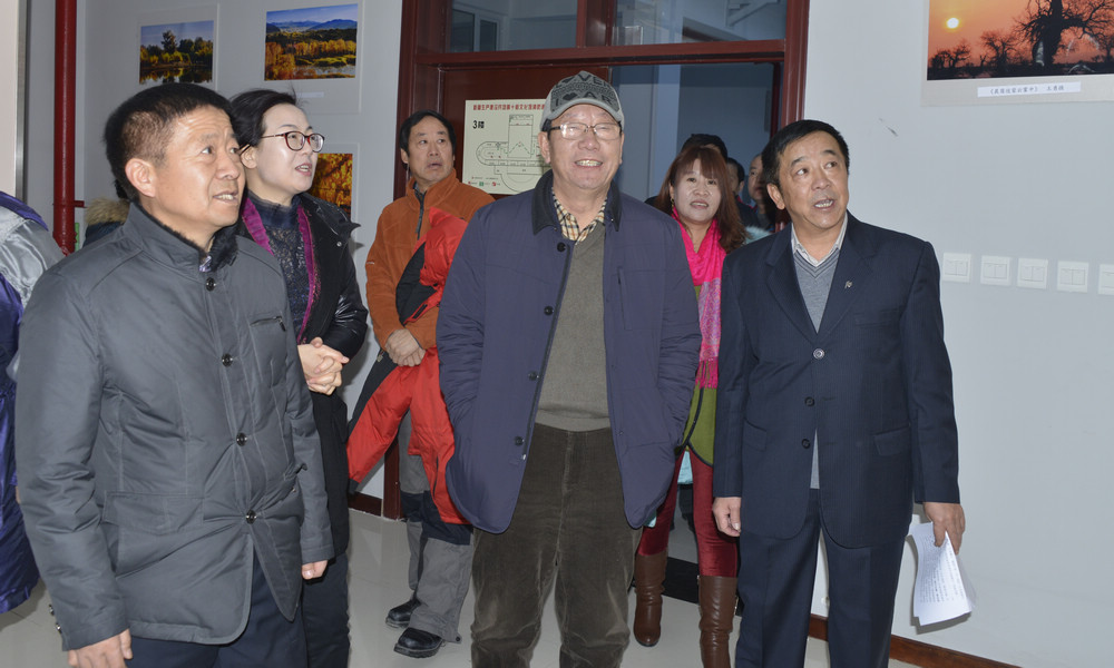 ������ϯ����־������ϯ�ڹۿ��������鷨��Ӱչ