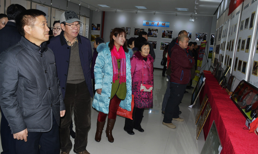 ѧ���쵼�ڲιۡ�