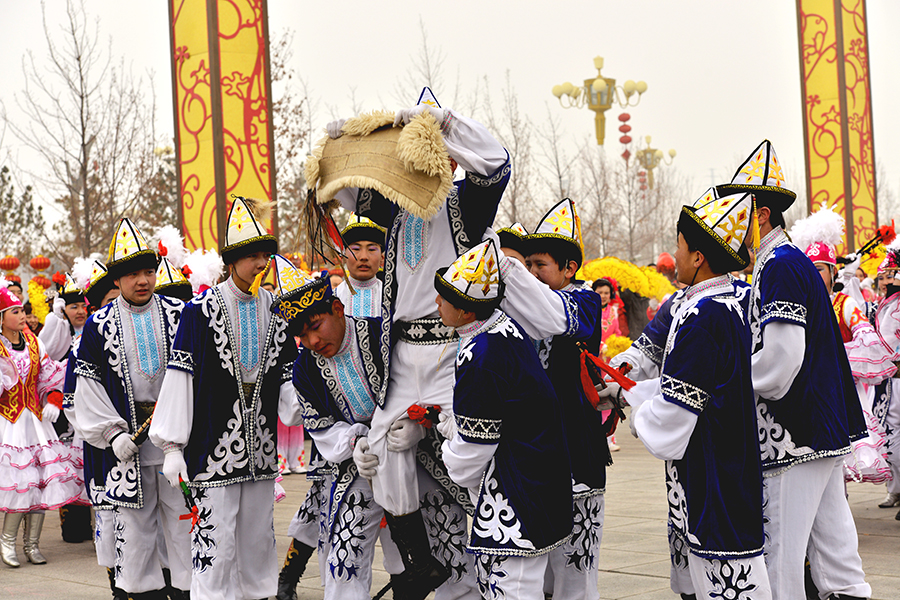 �������