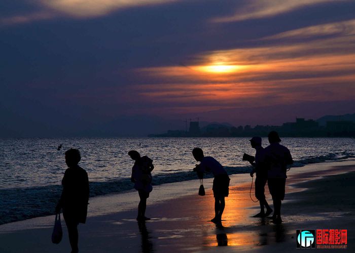 ���Ǻ���̫�����£�һ�������ں�����Ӱ